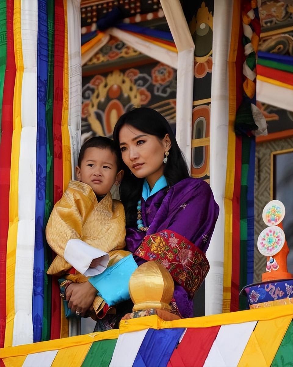 不丹王后佩玛7岁照片图片